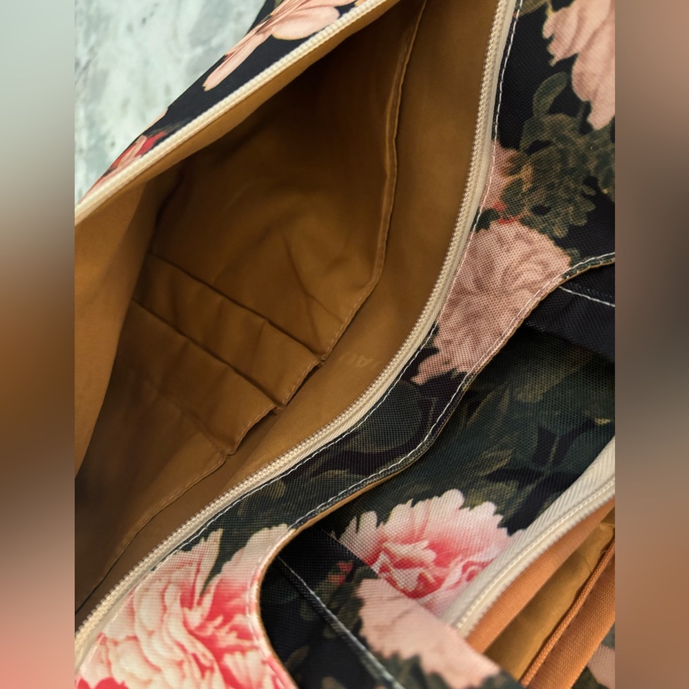 Dachee Laptop Bag with Peony Design